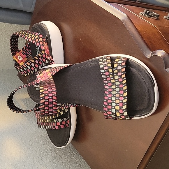 Skechers Sandels - Picture 2 of 4